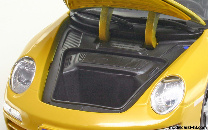 2004 - Porsche 911 Carrera S (997) Maisto 1/18 (Gelb) Kofferraum / Klappbare Scheinwerfer