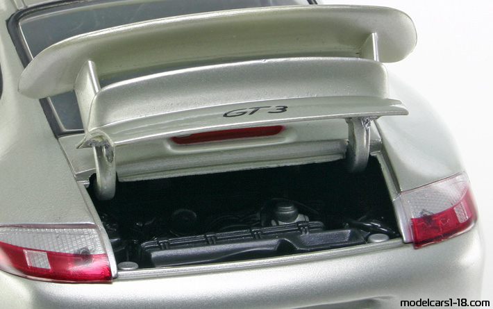 2003 - Porsche 911 GT3 (996) Hot Wheels 1/18 (Hellsilber) Motor