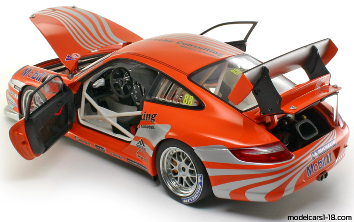 2006 - Porsche 911 GT3 Cup (997) AutoArt 1/18 (Orange / Silber) Zu öffnende Teile