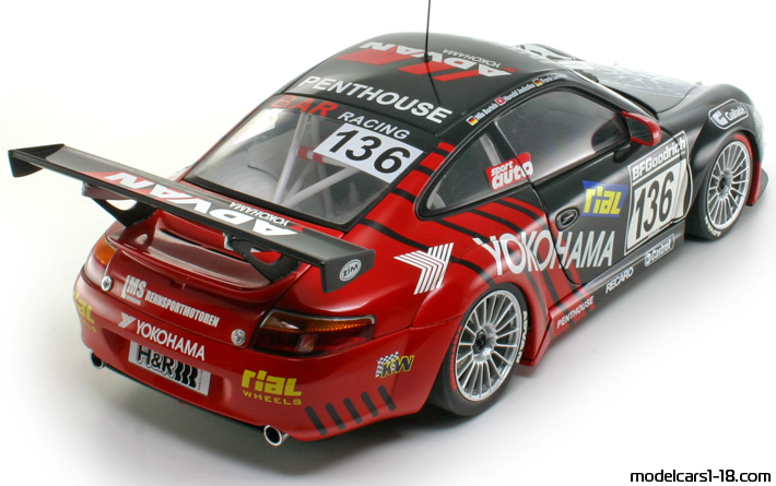 2005 - Porsche 911 GT3 RSR (996) AutoArt 1/18 (Schwarz / Rot) Hinten rechte seite