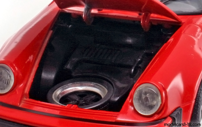 1989 - Porsche 911 Speedster (930) Maisto 1/18 (Rot) Kofferraum / Klappbare Scheinwerfer