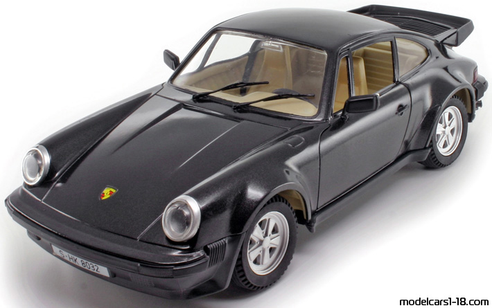 1985 - Porsche 911 Turbo 3.3 (930) Polistil 1/16 (Schwarz) Vorne linke Seite