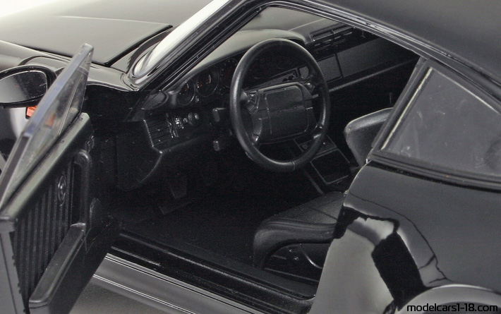 1992 - Porsche 911 Turbo (964) Welly 1/18 (Schwarz) Innenraum Armaturenbrett