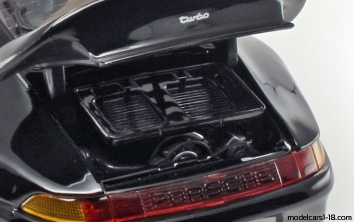 1995 - Porsche 911 Turbo (993) Anson 1/18 (Schwarz) Motor