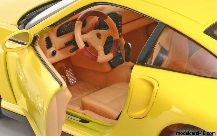 2000 - Porsche 911 Turbo (996) Welly 1/18 (Gelb) Innenraum Armaturenbrett