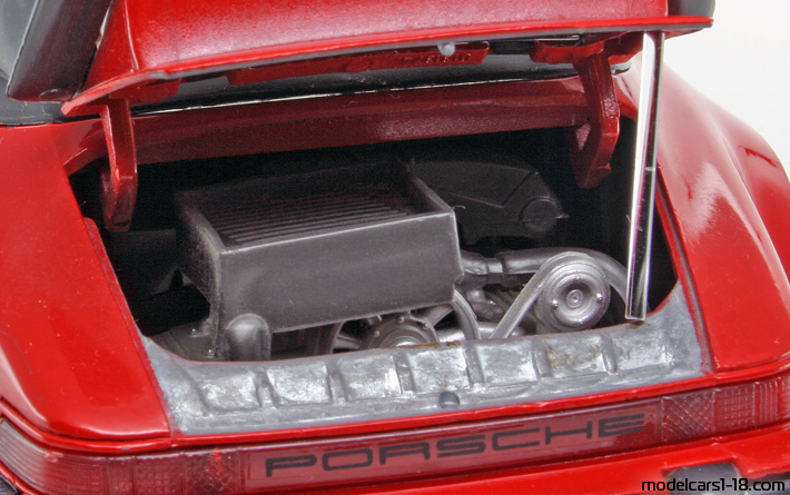 1987 - Porsche 911 Turbo Cabriolet 3.3 (930) Polistil 1/16 (Rot) Motor