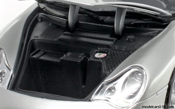 2004 - Porsche 911 Turbo Cabriolet (996) Maisto 1/18 (Silber) Kofferraum / Klappbare Scheinwerfer