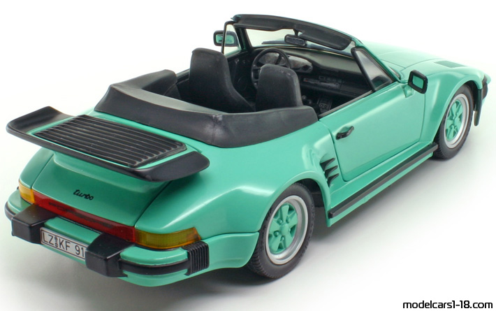 1977 - Porsche 911 Turbo SE Cabriolet 3.3 (930) Revell 1/18 (Grün) Hinten rechte seite