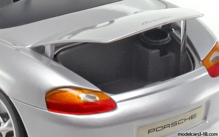 1999 - Porsche Boxster S (986) UT 1/18 (Silber) Kofferraum / Klappbare Scheinwerfer