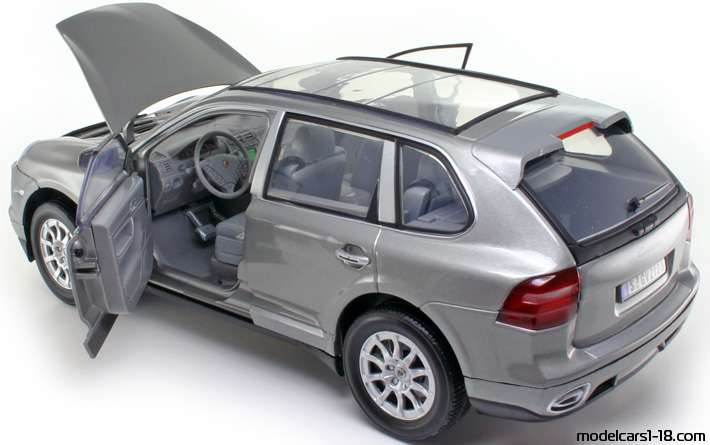 2008 - Porsche Cayenne (9PA) Motor Max 1/18 (Silber) Zu öffnende Teile
