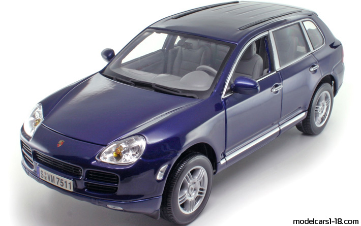 2002 - Porsche Cayenne S (9PA) Maisto 1/18 (Blau) Vorne linke Seite