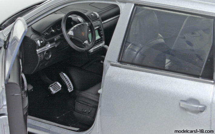 2007 - Porsche Cayenne S (9PA) Norev 1/18 (Silber) Innenraum Armaturenbrett