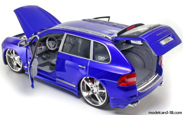 2002 - Porsche Cayenne Turbo (9PA) Maisto 1/18 (Blau) Zu öffnende Teile