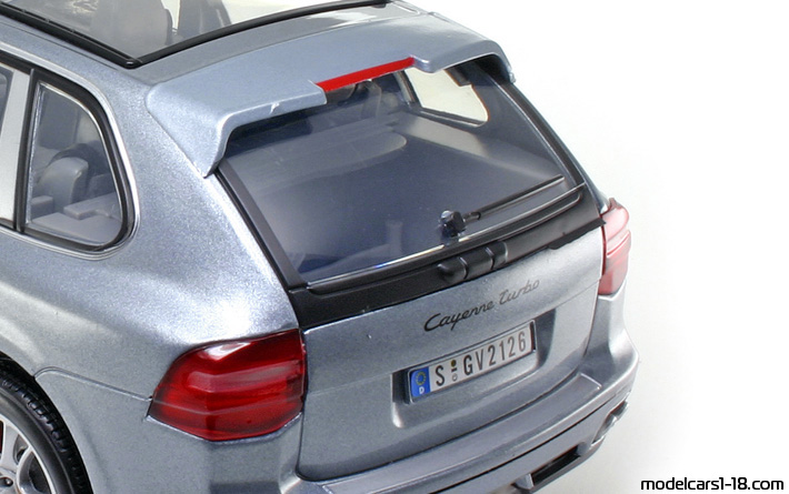 2008 - Porsche Cayenne Turbo (9PA) Mondo Motors 1/18 (Grau) Kofferraum / Klappbare Scheinwerfer