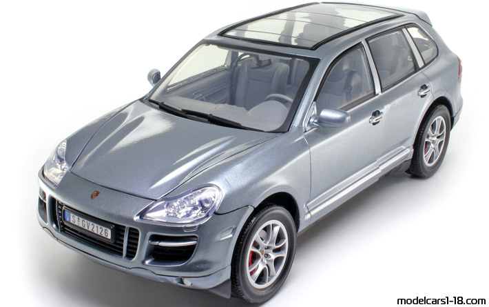 2008 - Porsche Cayenne Turbo (9PA) Motor Max 1/18 (Grau) Vorne linke Seite