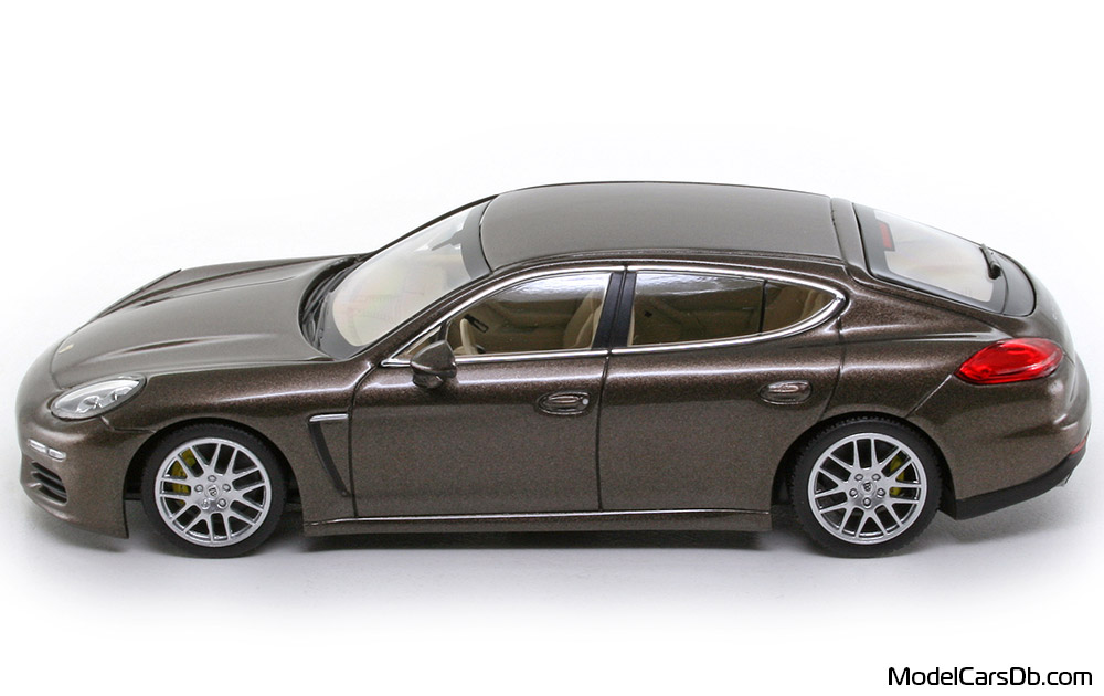 2013 - Porsche Panamera S (970) Minichamps 1/43 (Braun) Seite