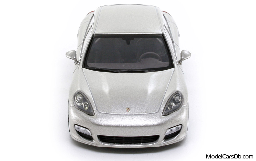 2013 - Porsche Panamera Turbo (970) Minichamps 1/43 (Silber) Front