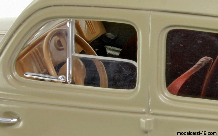 1954 - Renault 4CV Solido 1/17 (Gold) Innenraum Armaturenbrett