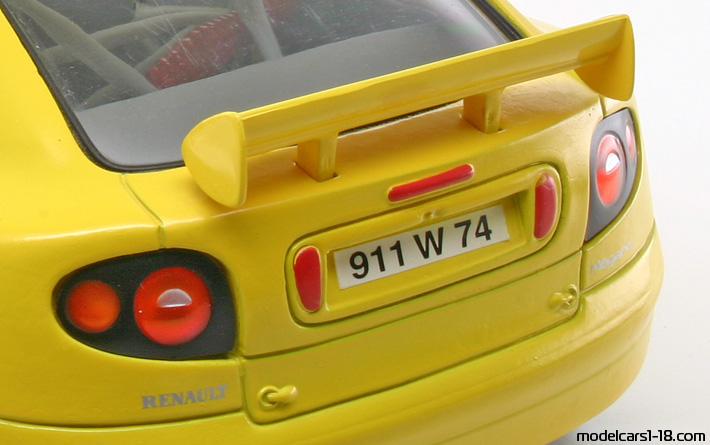 1998 - Renault Maxi Megane Anson 1/18 (Gelb) Kofferraum / Klappbare Scheinwerfer