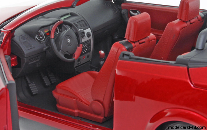 2003 - Renault Megane CC dCi Solido 1/18 (Rot) Innenraum Armaturenbrett