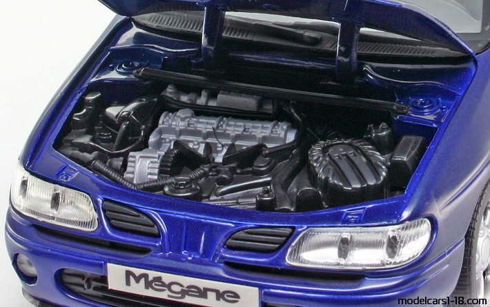 1996 - Renault Megane Anson 1/18 (Blau) Motor