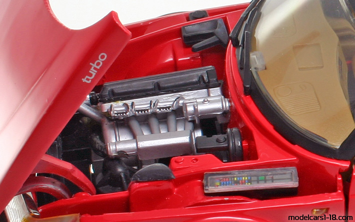 1985 - Saab 900 Turbo Anson 1/18 (Rot) Motor