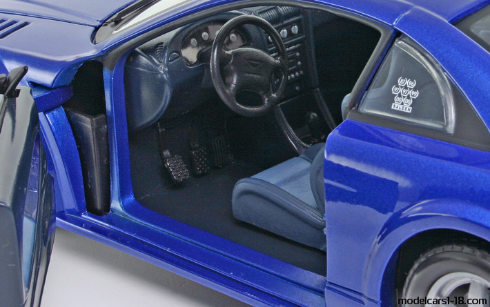 2000 - Saleen SR Motor Max 1/18 (Blau) Innenraum Armaturenbrett