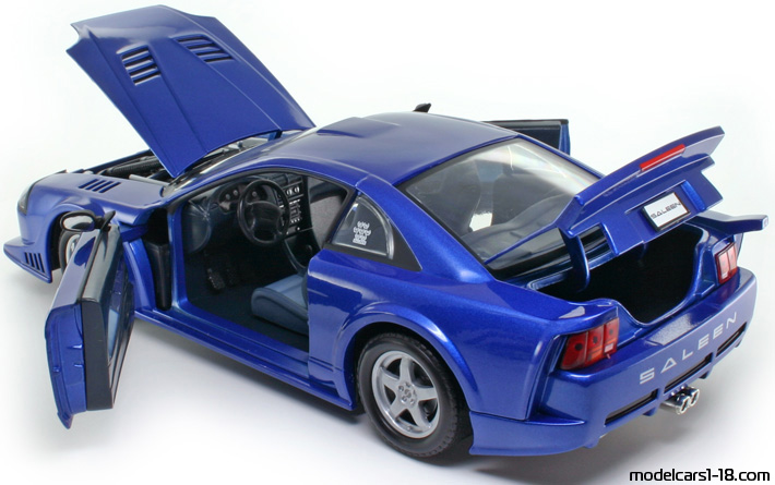 2000 - Saleen SR Motor Max 1/18 (Blau) Zu öffnende Teile