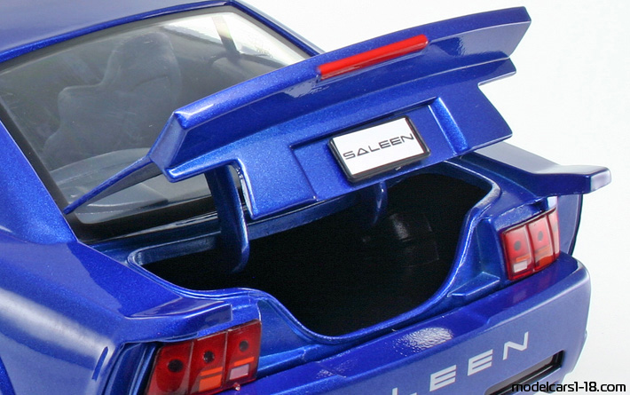2000 - Saleen SR Motor Max 1/18 (Blau) Kofferraum / Klappbare Scheinwerfer