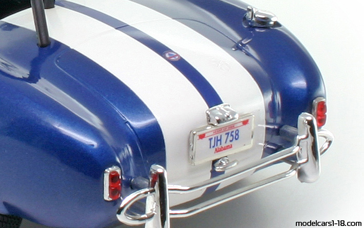 1964 - Shelby Cobra 427 S/C ERTL 1/18 (Blau / Weiß) Kofferraum / Klappbare Scheinwerfer