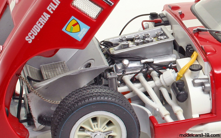 1965 - Shelby Daytona Cobra Exoto 1/18 (Rot / Weiß) Motor