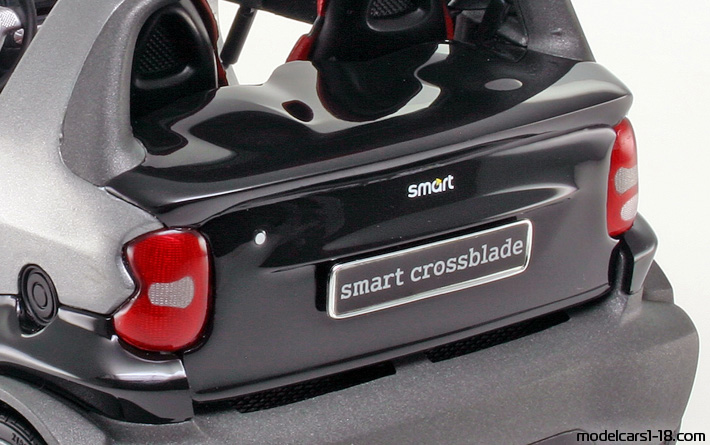 2001 - Smart Crossblade Kyosho 1/18 (Schwarz / Silber) Kofferraum / Klappbare Scheinwerfer
