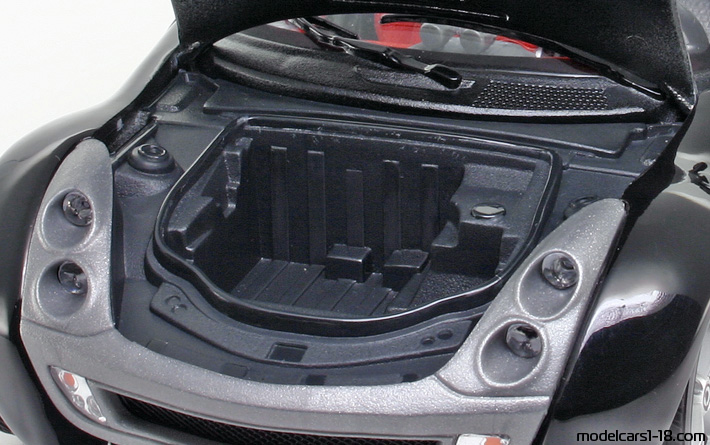 2003 - Smart Roadster Coupe Bburago 1/18 (Schwarz / Silber) Kofferraum / Klappbare Scheinwerfer
