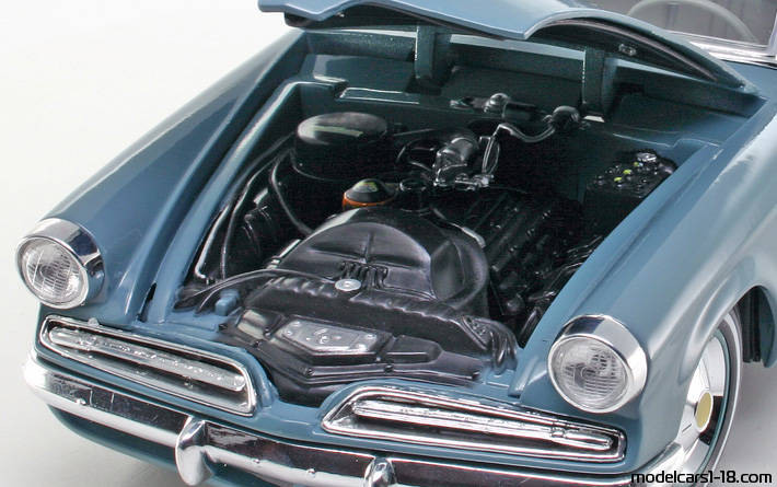 1953 - Studebaker Champion Starliner Maisto 1/18 (Blau / Schwarz) Motor