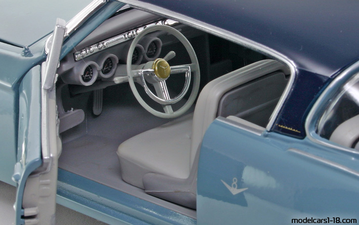 1953 - Studebaker Champion Starliner Maisto 1/18 (Blau / Schwarz) Innenraum Armaturenbrett