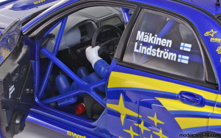 2002 - Subaru Impreza AutoArt 1/18 (Blau / Gelb) Innenraum Armaturenbrett