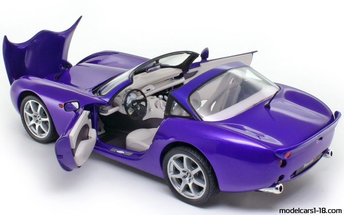 2000 - TVR Tuscan S Jadi 1/18 (Lila) Zu öffnende Teile