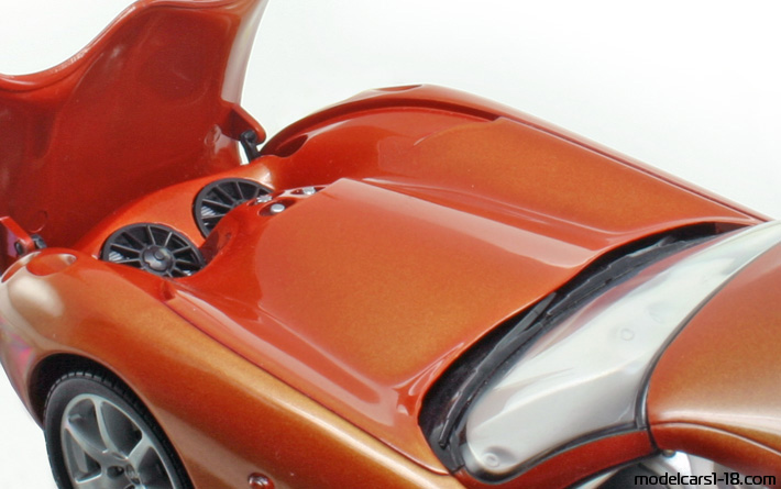 2000 - TVR Tuscan S Revell 1/18 (Orange) Motor