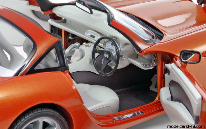 2000 - TVR Tuscan S Revell 1/18 (Orange) Innenraum Armaturenbrett