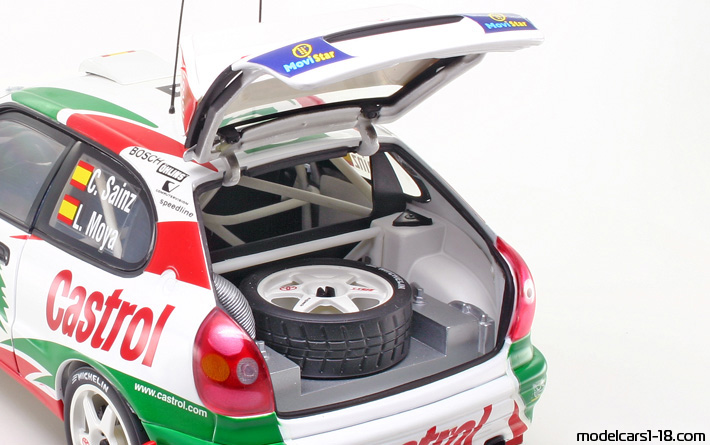 1998 - Toyota Corolla Rally AutoArt 1/18 (Weiß / Rot) Kofferraum / Klappbare Scheinwerfer