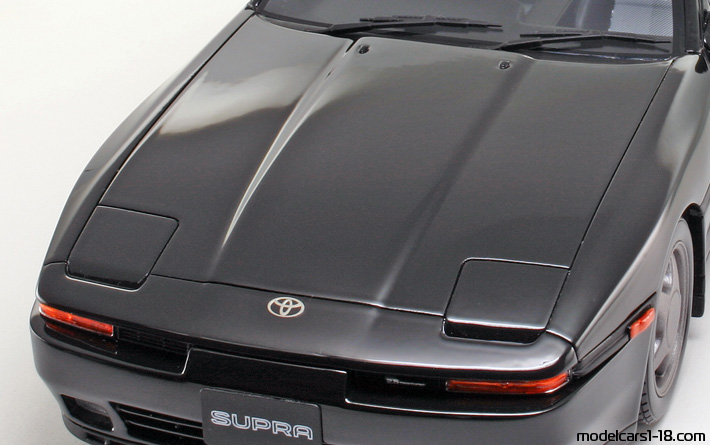 1990 - Toyota Supra 2.5 Twin Turbo R (A70) Otto Models 1/18 (Schwarz) Motor