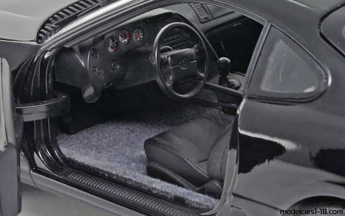 1993 - Toyota Supra Twin Turbo (A80) Kyosho 1/18 (Schwarz) Innenraum Armaturenbrett