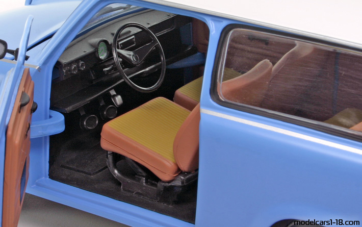 1963 - Trabant 601 (P60) Universal Sun Star 1/18 (Blau / Weiß) Innenraum Armaturenbrett
