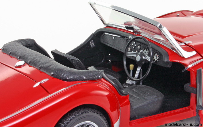 1959 - Triumph TR3A Kyosho 1/18 (Rot) Innenraum Armaturenbrett