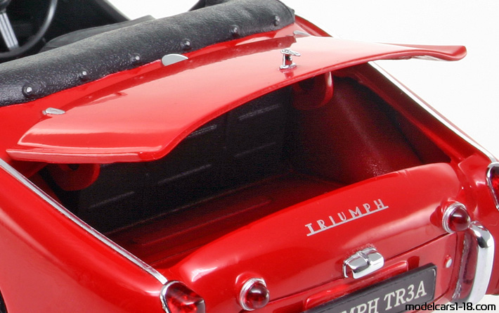 1959 - Triumph TR3A Kyosho 1/18 (Rot) Kofferraum / Klappbare Scheinwerfer