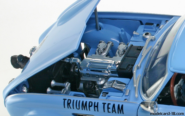 1962 - Triumph TR4 5VC Jadi 1/18 (Blau) Motor