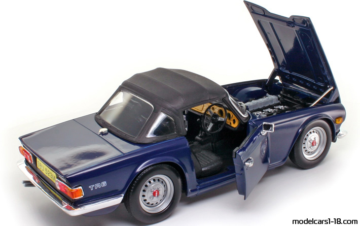 1969 - Triumph TR6 ERTL 1/18 (Blau) Zu öffnende Teile