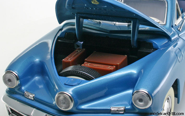 1948 - Tucker Torpedo Road Signature 1/18 (Blau) Kofferraum / Klappbare Scheinwerfer