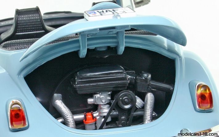 1971 - Volkswagen Beetle (Kaefer) 1302 LS Revell 1/18 (Weiß) Motor