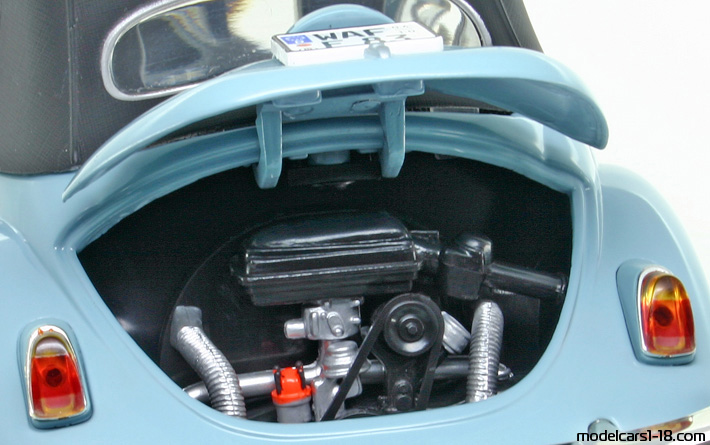 1971 - Volkswagen Beetle (Kaefer) 1302 LS Revell 1/18 (Weiß) Motor